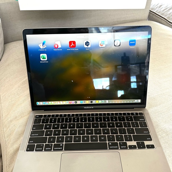 Beautiful MacBook Air 2020 , 13”
MacOS  latest version updates - Picture 4 of 9